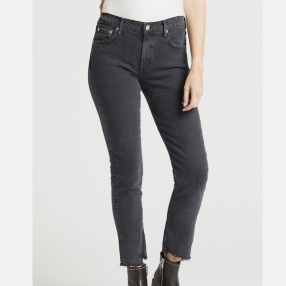 Agolde Denim - AGOLDE Toni Mid Rise Straight Leg Raw Hem Jeans in Black Feral Wash Size 24